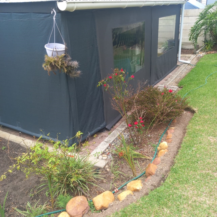 2 Bedroom Property for Sale in Grootbrakhoogte Western Cape